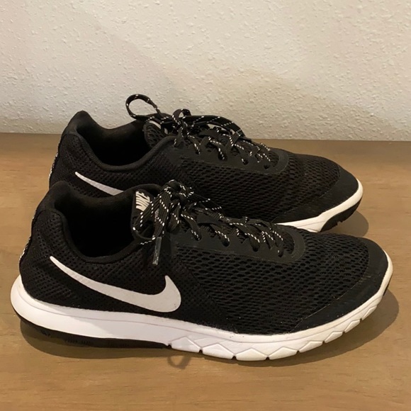 Nike Shoes - Authentic Nike sneakers tennis shoes fit Sz 9